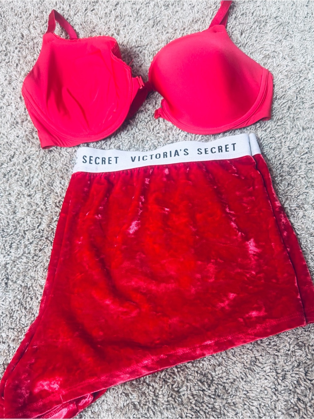 VS BRA & VELVET SLEEP SHORTS